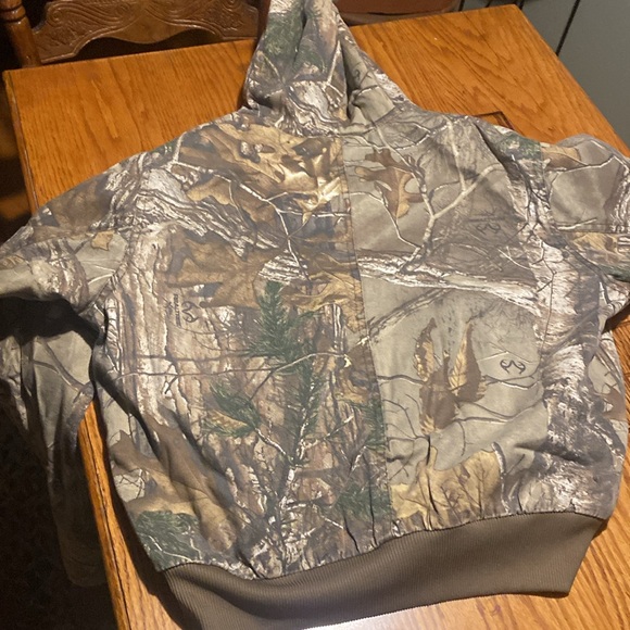 Youth large camouflage lodge outfitters jacket - Picture 4 of 4